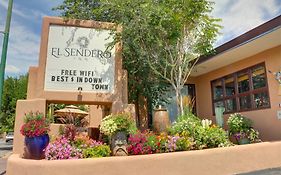 El Sendero Inn